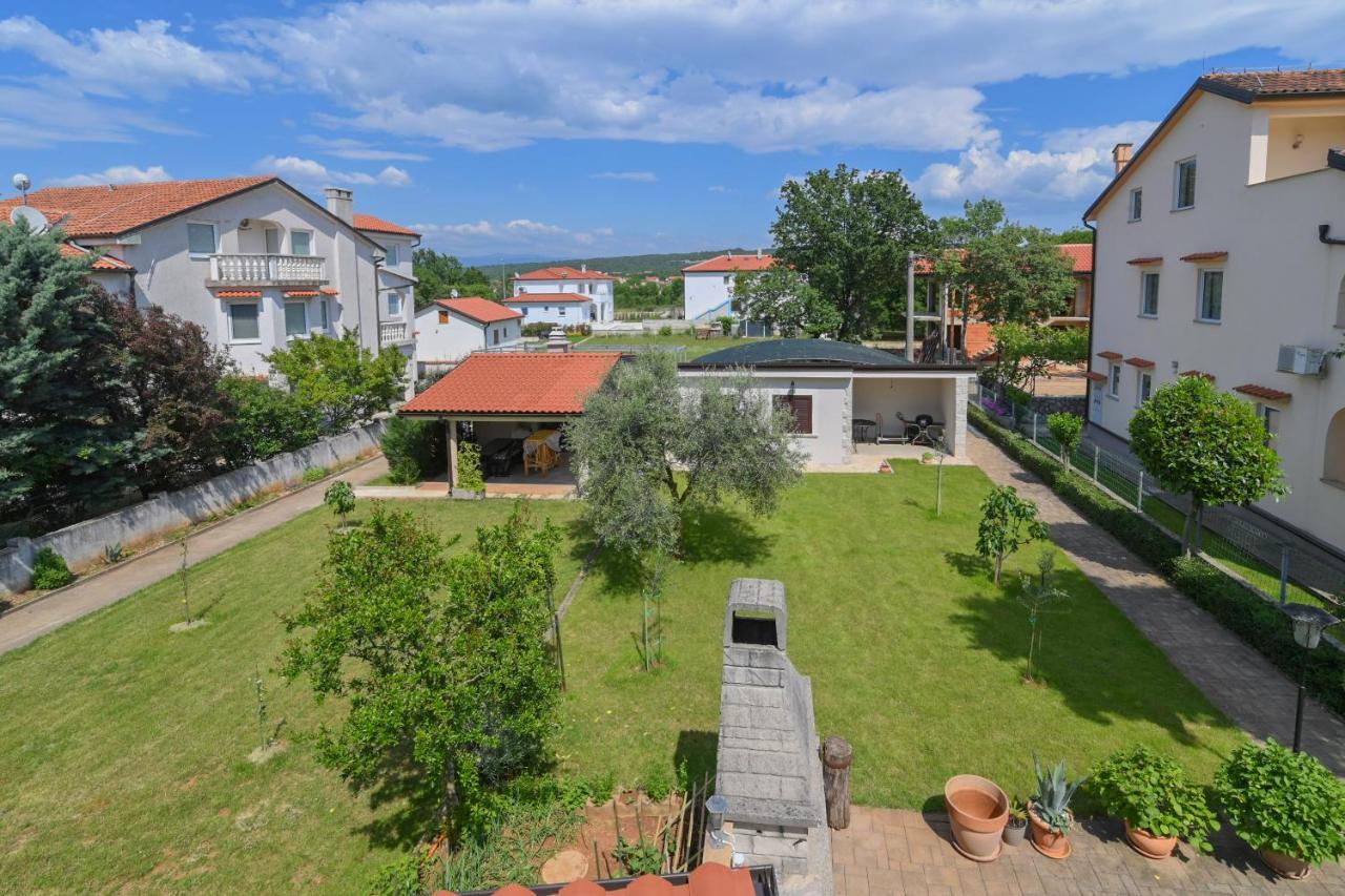 Ferienhaus Basic Malinska Exterior foto