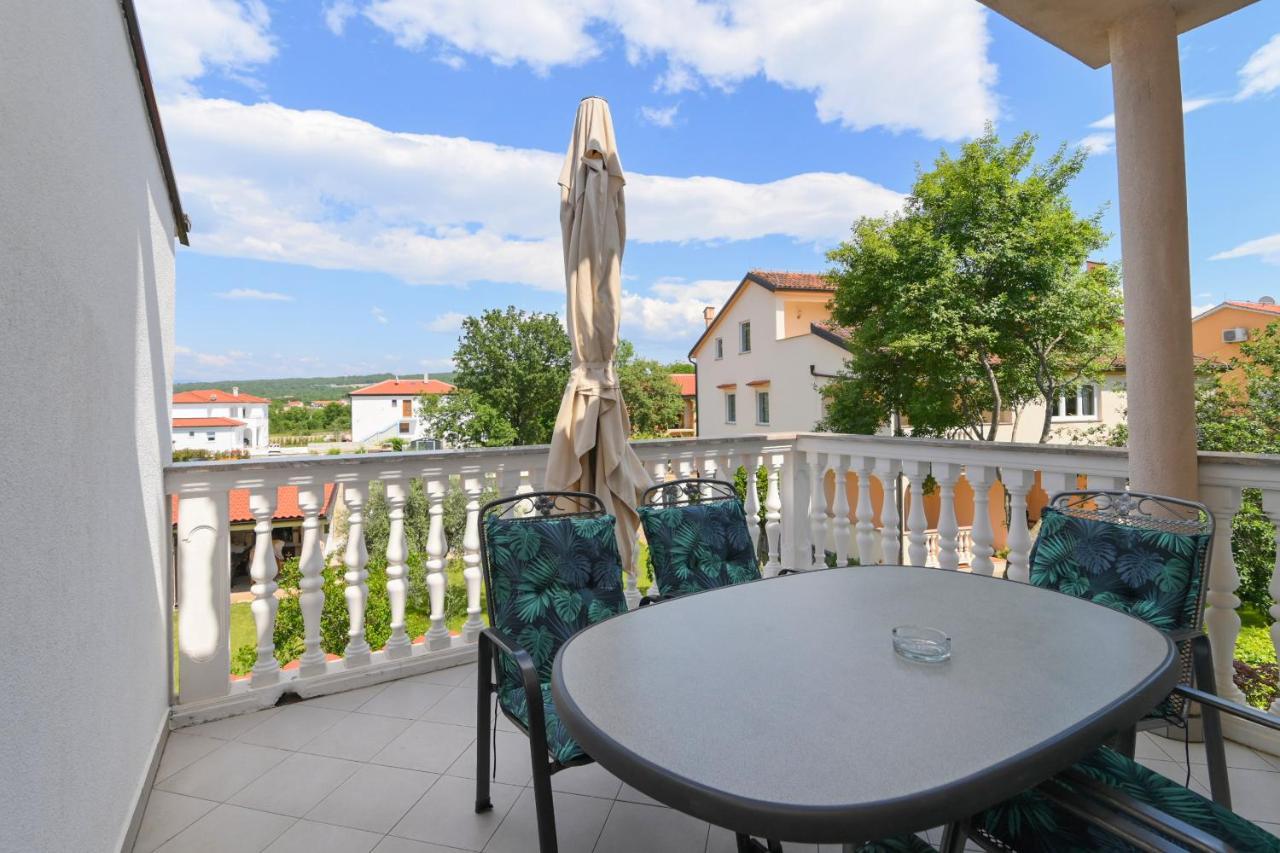 Ferienhaus Basic Malinska Exterior foto