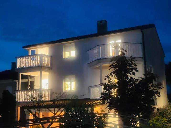 Ferienhaus Basic Malinska Exterior foto